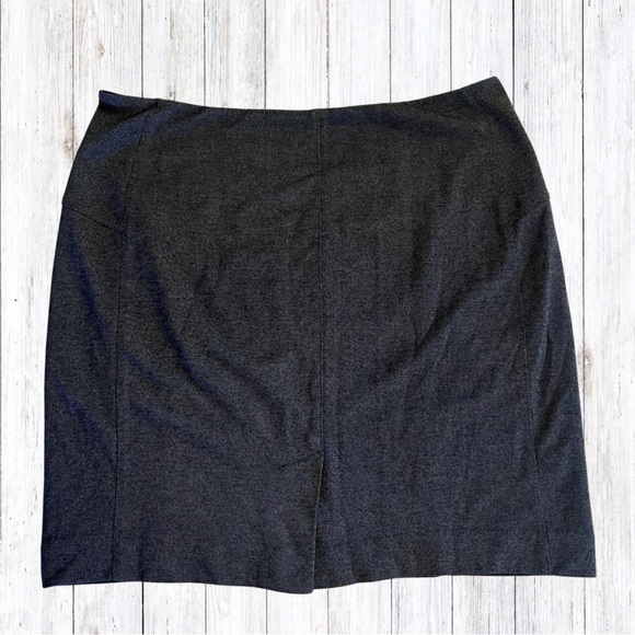 Lyssé Pull On Black Weave Knee Length Skirt High Quality Stretch Large Petite - Picture 2 of 10